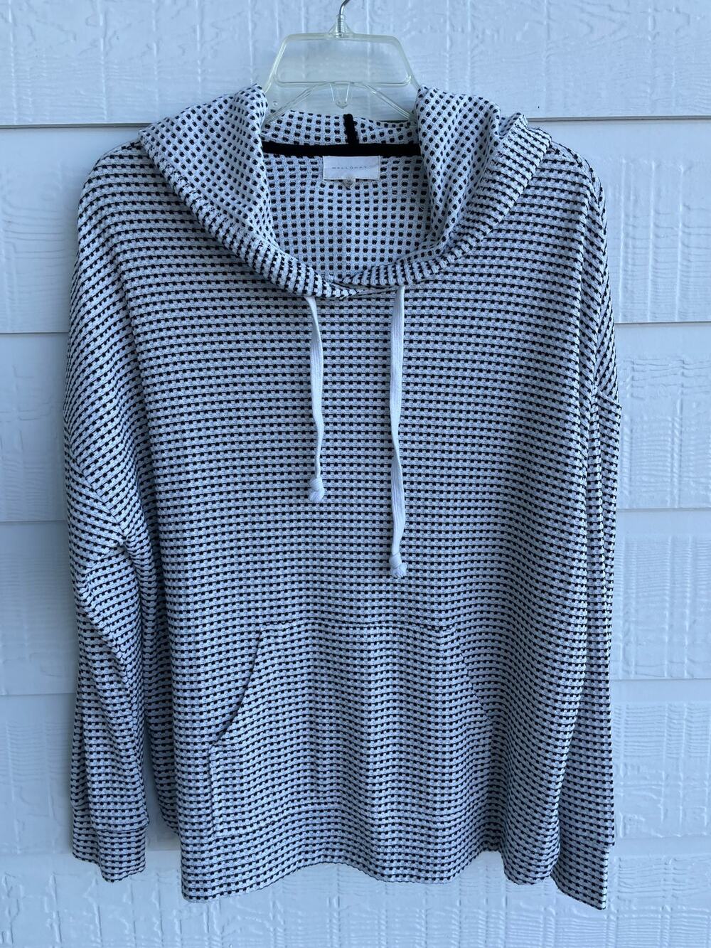 Black and White MELLODAY hoodie Medium